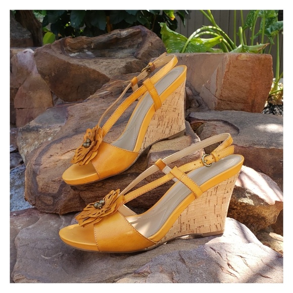 Naturalizer Shoes - Naturalizer Bee Wedge Sandals